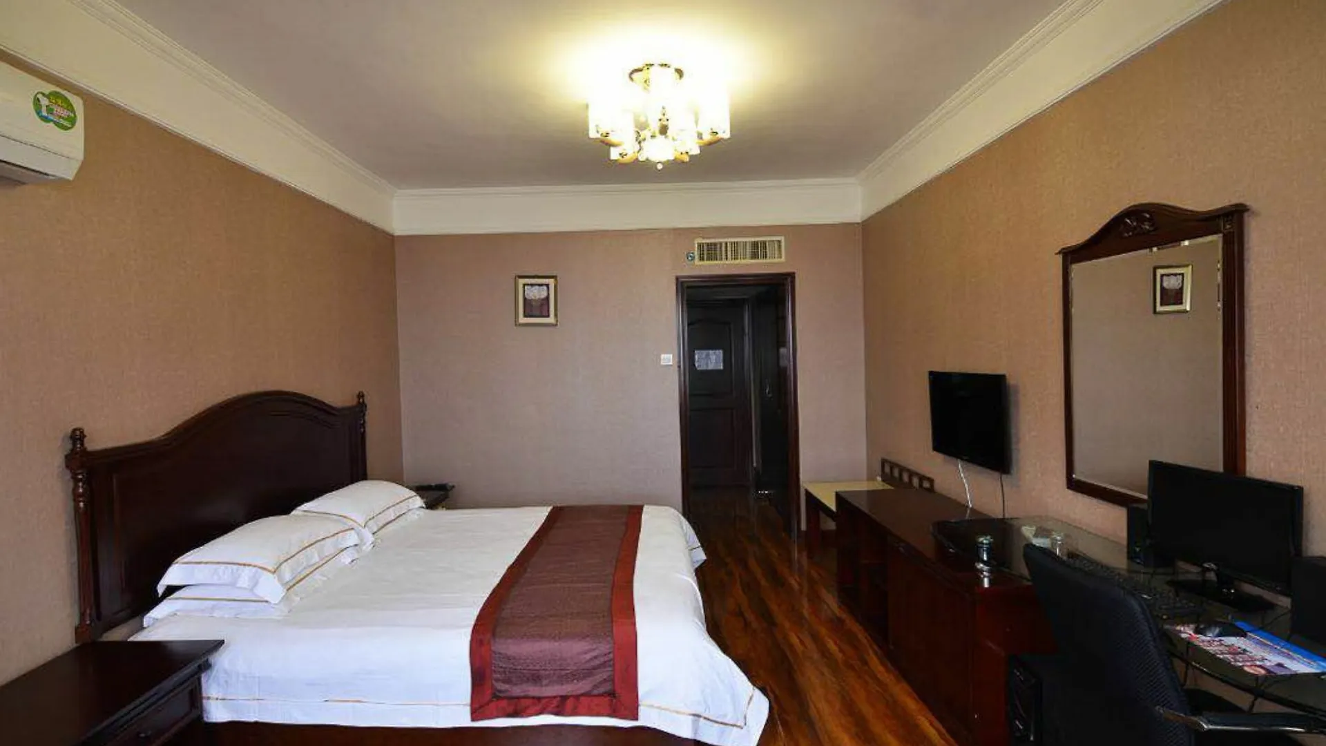 Luoyang Dahao Heshan Hotel